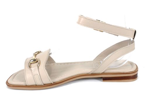 Бежови дамски сандали от естествена кожа Dalia Chiara с ниско ходило и златист аксесоар