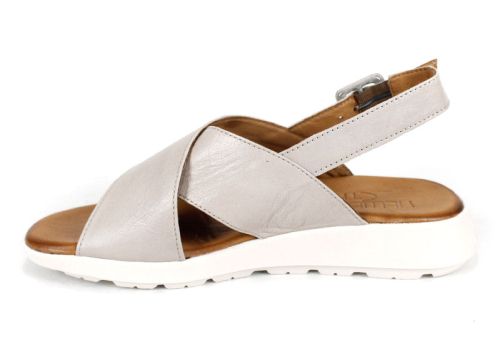 Дамски сандали от естествена кожа Silva Chiara в сиво-бежов цвят с кръстосани ленти и бяло ниско ходило