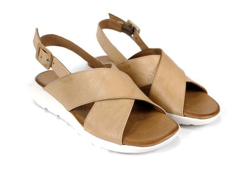 Дамски сандали от естествена кожа Silva Chiara – цвят капучино, с ниско бяло ходило и регулируема каишка