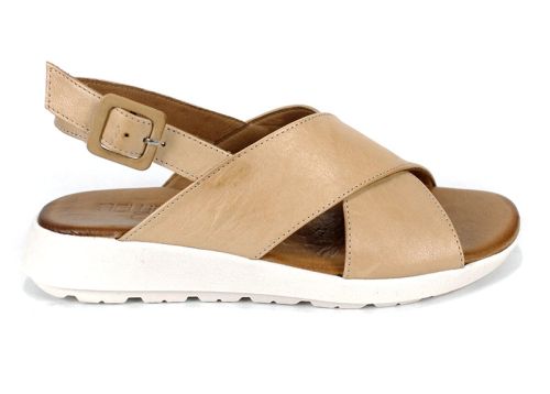 Дамски сандали от естествена кожа Silva Chiara – цвят капучино, с ниско бяло ходило и регулируема каишка