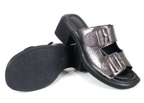 Дамски чехли Brilla Doppia от естествена кожа в цвят платина с ток