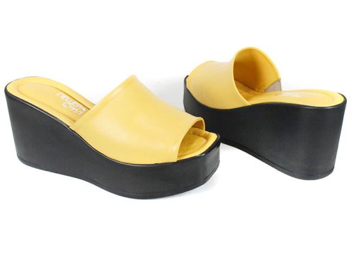 Saboți damă Magia Notturna galben – piele naturală cu platformă neagră