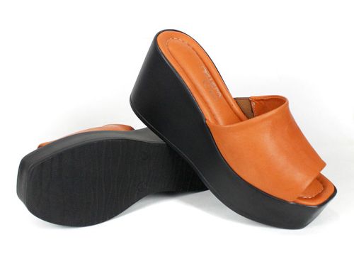 saboți damă Magia Notturna cărămiziu-maro piele naturală cu platformă neagră