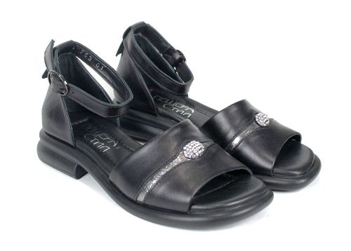 Sandale damă Bella Nero din piele naturală cu broșă.