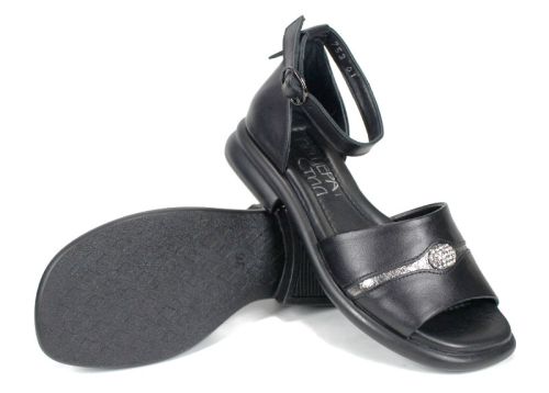 Sandale damă Bella Nero din piele naturală cu broșă.