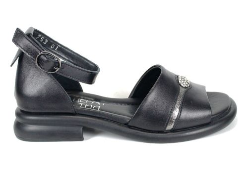 Sandale damă Bella Nero din piele naturală cu broșă.