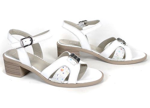 Дамски бели сандали Savana Chic от естествена кожа с декоративен детайл