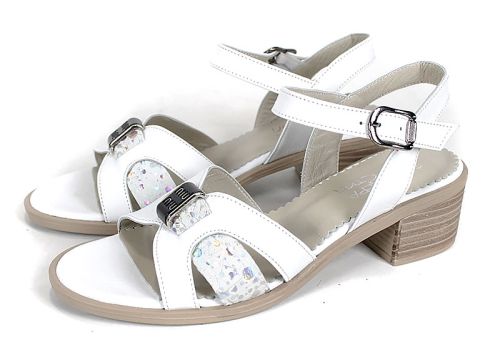 Дамски бели сандали Savana Chic от естествена кожа с декоративен детайл