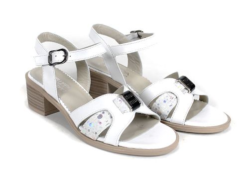 Дамски бели сандали Savana Chic от естествена кожа с декоративен детайл