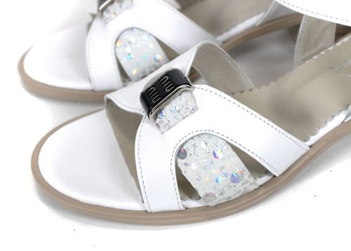 Дамски бели сандали Savana Chic от естествена кожа с декоративен детайл