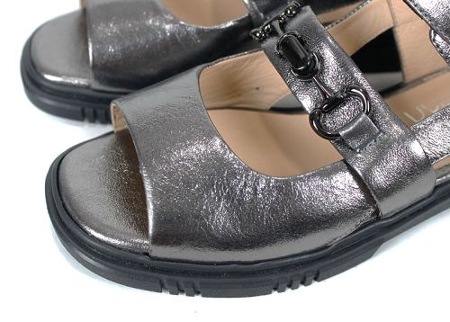 Sandale damă Urban Pulse platina din piele naturală cu velcro și talpă joasă neagră.