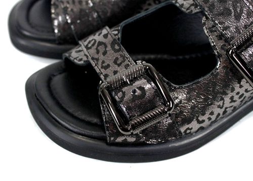 Дамски чехли Silver Wild от естествена кожа, сребрист леопард, регулируеми каишки.