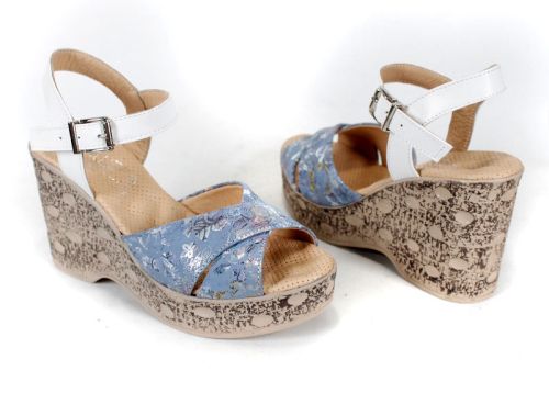 Sandale damă Flora Rise – piele albastră cu imprimeu floral, curea albă și platformă înaltă