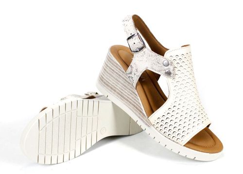 Sandale de damă Luna Clara din piele naturală bej cu perforații și imprimeu tip snake