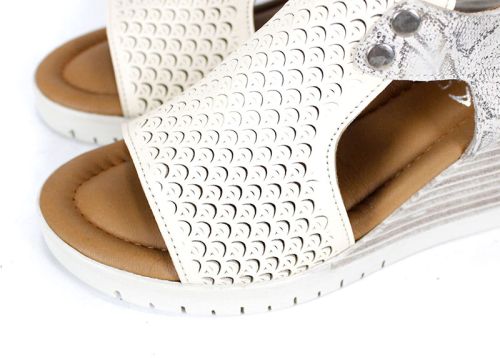 Sandale de damă Luna Clara din piele naturală bej cu perforații și imprimeu tip snake