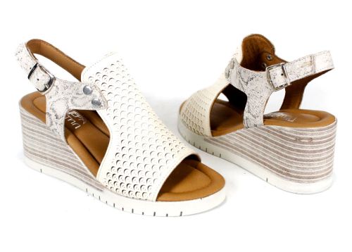 Sandale de damă Luna Clara din piele naturală bej cu perforații și imprimeu tip snake