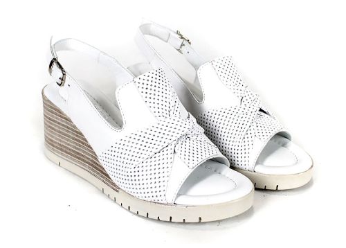 Sandale albe de damă Sole Luminosa din piele naturală cu fundiță perforată pe platformă