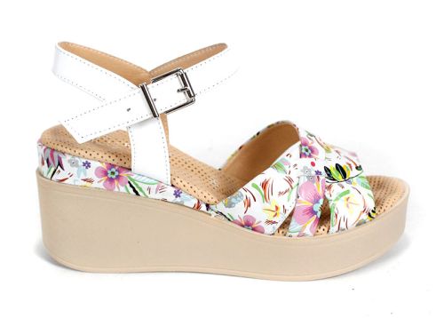 Flora Bellezza – дамски сандали от бяла естествена кожа с флорален принт и бежова платформа
