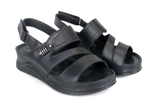 Astra Nero – дамски сандали от черна естествена кожа с ниска платформа, кожен хастар и стелка, удобен модел с велкро закопчаване