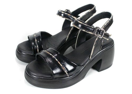 Brilla Notte – sandale damă din lac natural negru cu platformă neagră și branț din piele