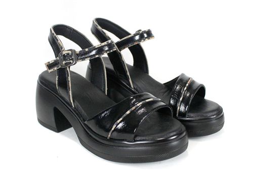 Brilla Notte – sandale damă din lac natural negru cu platformă neagră și branț din piele