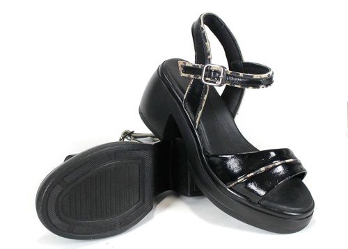 Brilla Notte – sandale damă din lac natural negru cu platformă neagră și branț din piele
