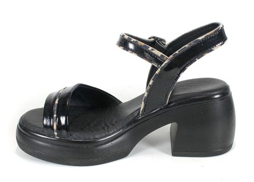 Brilla Notte – sandale damă din lac natural negru cu platformă neagră și branț din piele