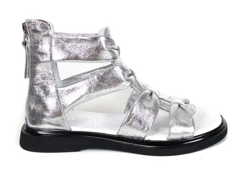 Дамски сребристи сандали тип римлянки от естествена кожа – изгледи от различни ъгли и детайли на възлите