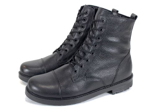 Общ изглед на мъжки зимни боти от естествена кожа