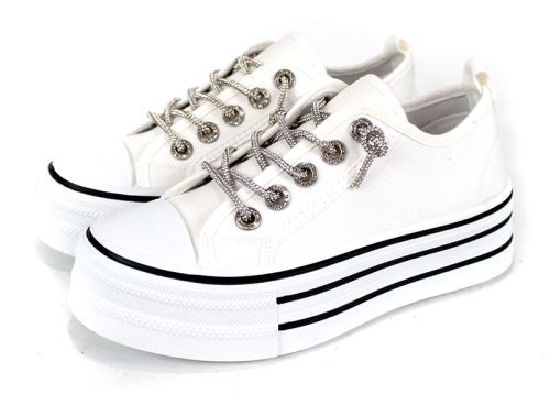 модни бели кецове с бляскави връзки и висока подметка