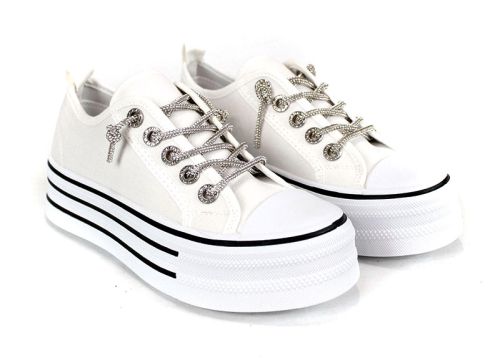 модни бели кецове с бляскави връзки и висока подметка