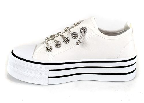 модни бели кецове с бляскави връзки и висока подметка