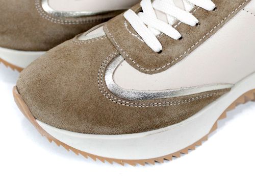 Дамски сникърси Eleganza Viso – естествена кожа бежова и визон велур със златист акцент