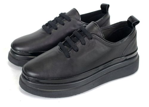 Дамски ежедневни обувки Nero Lucente от естествена кожа с черен лак