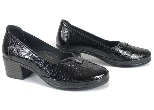 Дамски обувки Linea Classica от естествен мачкан лак с удобен средно висок ток