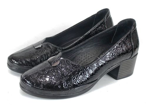 Дамски обувки Linea Classica от естествен мачкан лак с удобен средно висок ток