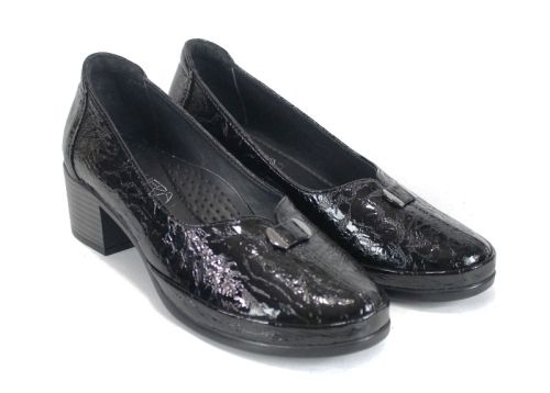 Дамски обувки Linea Classica от естествен мачкан лак с удобен средно висок ток