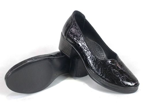 Дамски обувки Linea Classica от естествен мачкан лак с удобен средно висок ток