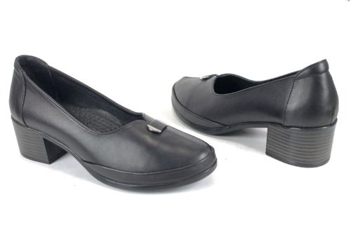 Дамски обувки Linea Classica на ток от естествена кожа в черен цвят – класически модел с изчистена визия и стабилен ток.