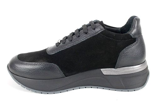 Дамски сникърси Bruna Forte – естествена кожа и велур, черни, с гъвкаво спортно ходило.