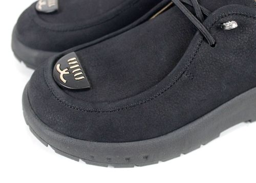 Дамски обувки Linea Libera от естествен набук с ластични връзки и каучуково ходило – цвят черен