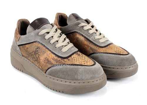 Премиум дамски сникърси Serpente Visone от естествен велур визон и змийски принт, с каучуково шито ходило.