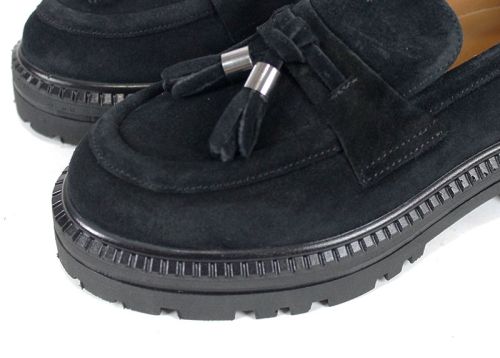 Дамски лоуфъри Noir Tassel от естествен велур в черно с декоративни висулки и модерно грубо ходило.