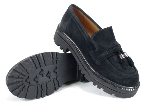 Дамски лоуфъри Noir Tassel от естествен велур в черно с декоративни висулки и модерно грубо ходило.