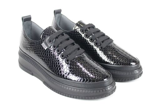 Дамски ежедневни обувки Lusso Nero – черен лак със змийски релеф, анатомична стелка с мемори пяна