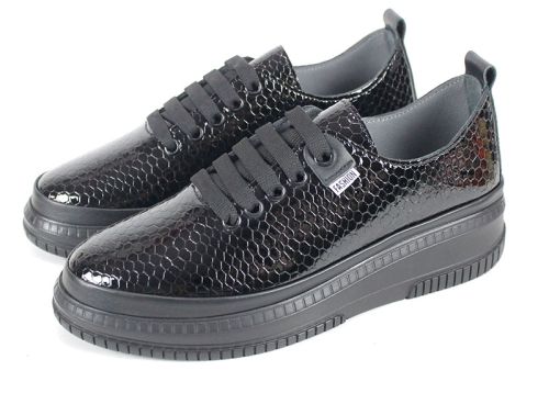 Дамски ежедневни обувки Lusso Nero – черен лак със змийски релеф, анатомична стелка с мемори пяна