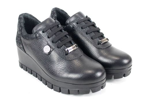 Дамски ежедневни обувки Fortis Linea – естествена флотер кожа и велур с кроко релеф, средно висока платформа със зимен грайфер