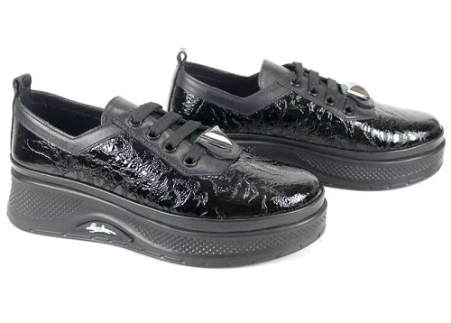 Дамски ежедневни обувки Scala Moda от мачкан лак и естествена кожа с платформа и метален акцент