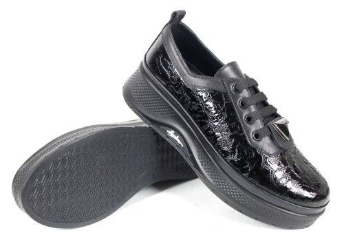 Дамски ежедневни обувки Scala Moda от мачкан лак и естествена кожа с платформа и метален акцент