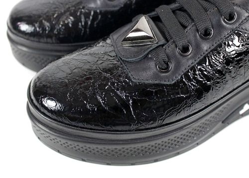 Дамски ежедневни обувки Scala Moda от мачкан лак и естествена кожа с платформа и метален акцент